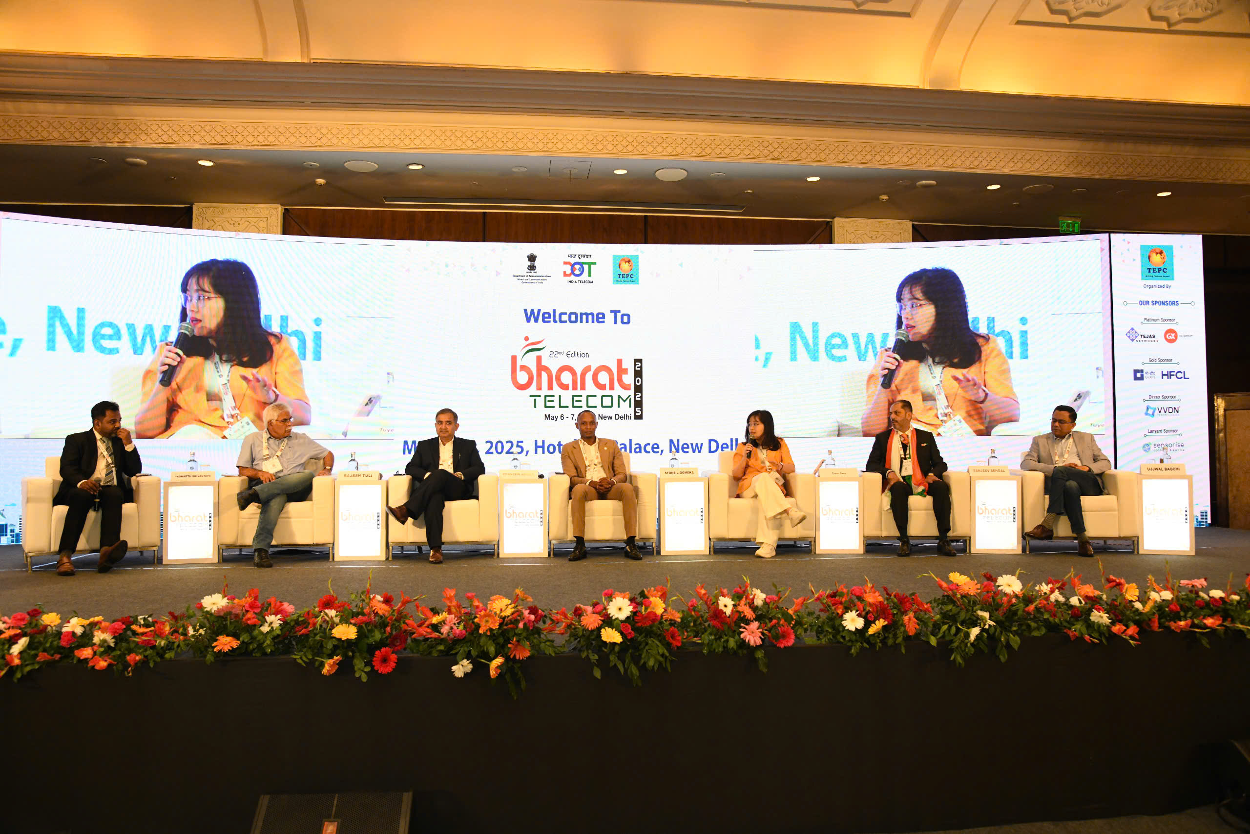 CEO MedCAT tham gia phiên thảo luận cùng chuyên gia quốc tế tại Bharat Telecom 2025 (Ấn Độ)