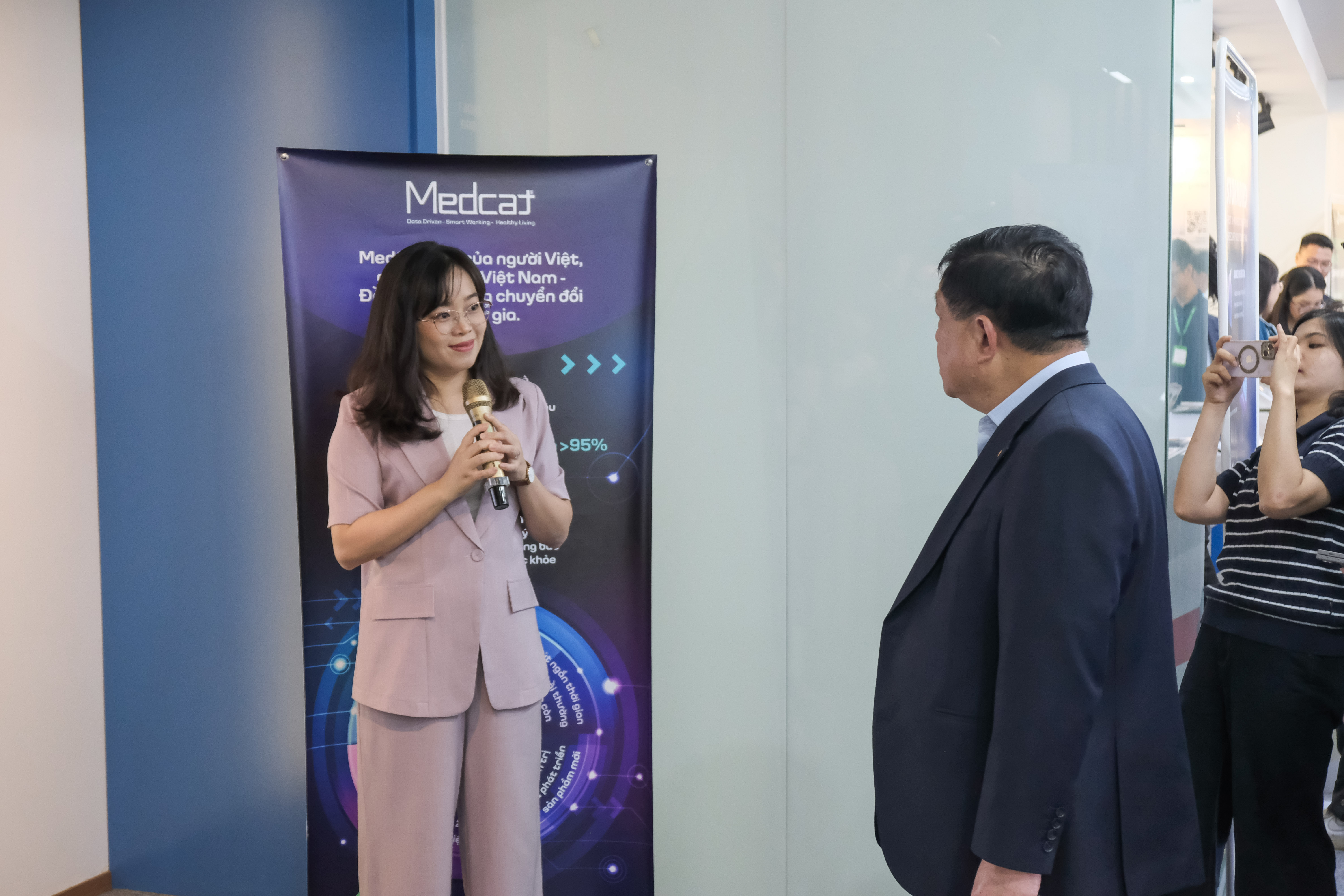 MedCAT tại Lễ công bố hoạt động 2025 của Sáng kiến “Kiến tạo tương lai AI Việt Nam”