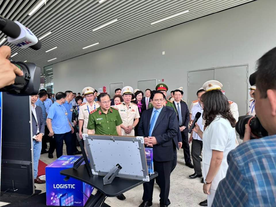 MedCAT vinh dự báo cáo sản phẩm với Thủ tướng tại Lễ Khai trương Trung tâm Dữ liệu Quốc gia (18/8/2025)